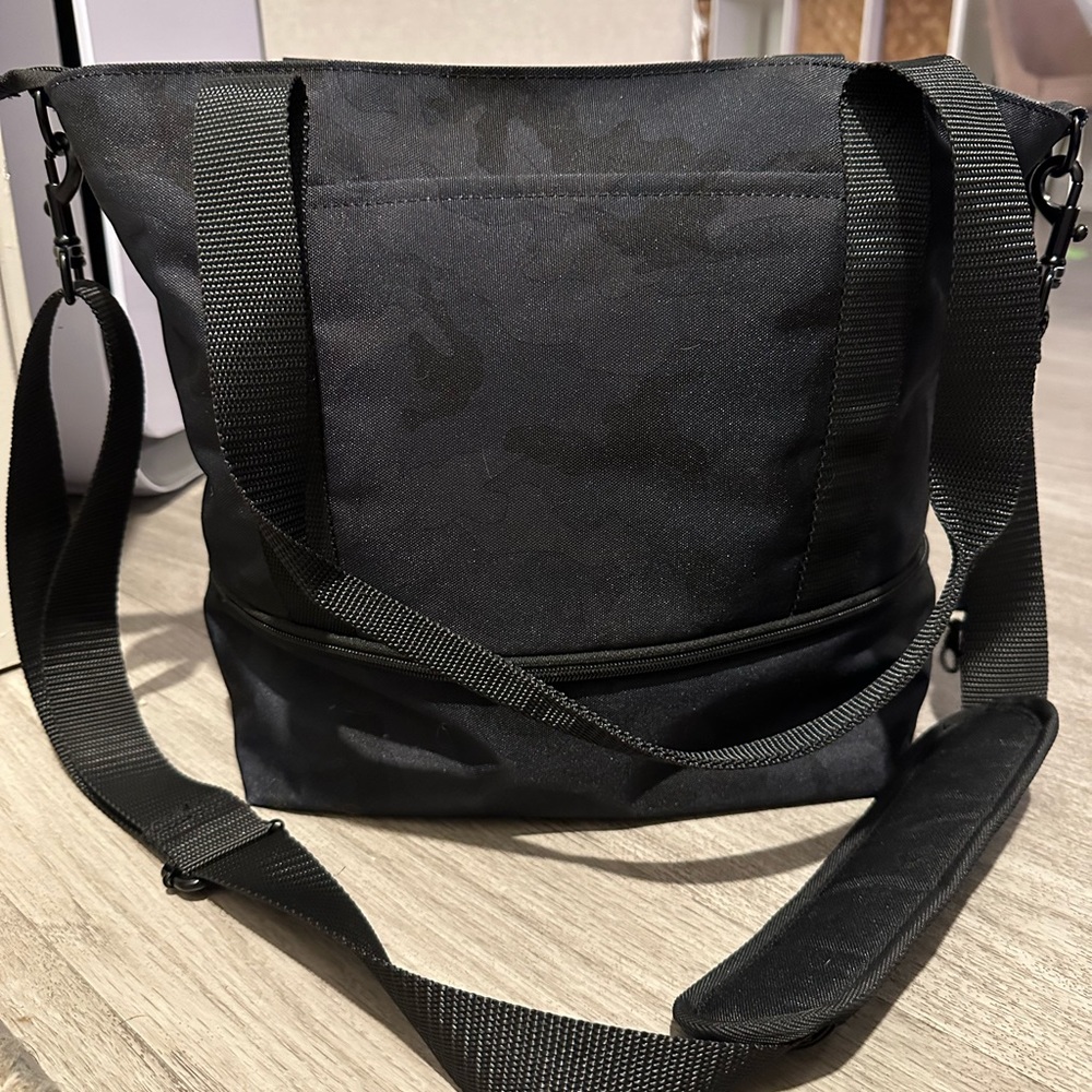 Lo & Sons Catalina Deluxe Day Tote